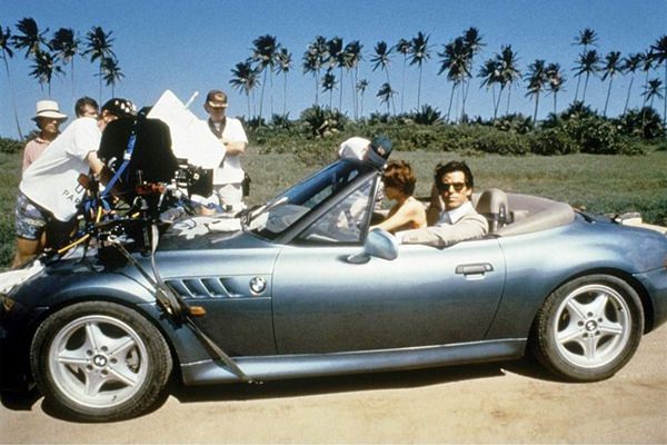 <br><b>17- GoldenEye (1995)</b></br>  James Bond'un beyazperdedeki 6 yllk suskunluu Pierce Brosnan ve Alman otomobili BMW Z3 Roadster'le sona erdi.