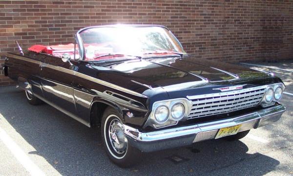 <br><b>8- Live and Let Die (1973)</b></br>  Yeni James Bond olan Roger Moore, seriye 1963 Chevrolet Impala'yla giri yapt.