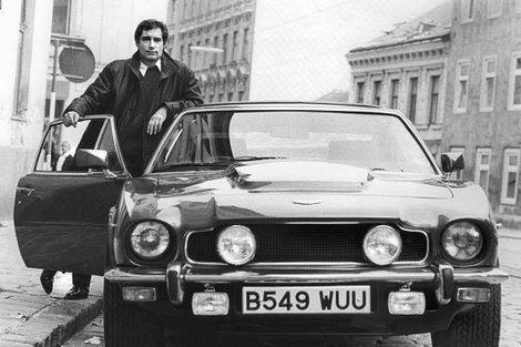 <br><b>6- Kralienin Hizmetinde (1969)</b></br>  Barolde George Lazenby'nin olduu Bond filminin gzde arac ise 1969 model Aston Martin DBS Vantage.