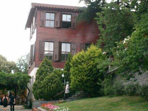 Fethi Paa Korusu'nda oksijen depolama; Fethi Paa Korusu iin Boaz'n oksijen kayna denilebilir. Kuzguncuk Korusu olarakta bilinen Fethi Paa Korusu stanbullulara temiz havada yry ve kou alanlarndan yararlanp restoran, kafe ve ay bahelerinde dinlenerek, kentin grltl ortamndan uzaklama frsat sunuyor.