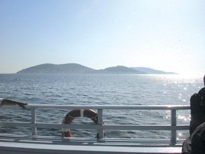 Adalar ; Eer vaktiniz ve imkannz varsa Adalar'n havasnda, stanbul'a hem yakn hem uzak huzurlu bir hafta sonu geirebilirsiniz. Adalarn dizilimi srasyla yle; Knalada, Burgazada, Heybeliada ve Bykada.