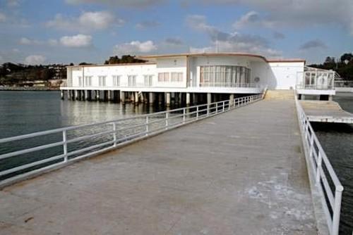 Florya'da Atatrk'n Deniz Kk'n grn ; Yeilky ile Kkekmece arasnda yer alan blge snk bir yer ve avclarn ava kt bir blge iken Atatrk'n yerlemesiyle deiime urad. 48 gnde bitirilen ahap kk mze olarak kullanlyor.Mzeyi ziyaret iin cret: tam 2 TL renci ise 1,5 TL'dir.