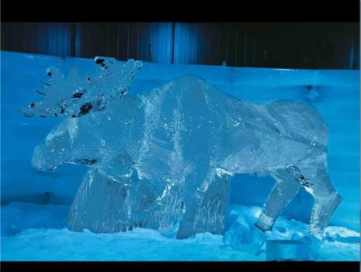 Scak iklimdeki ilk buz mzesi; Buz mzesinde Aurora Borealis yani sadece Kuzey Kutbu'nda ve belli zamanlarda grlebilen kutup klar ses efektleri ile birlikte Magic Ice buz mzesinde ziyaretileri bekliyor.Buzdan 8 metrelik Viking gemisinin de baz ksmlar buz mzesi iin sve'ten getirildi.