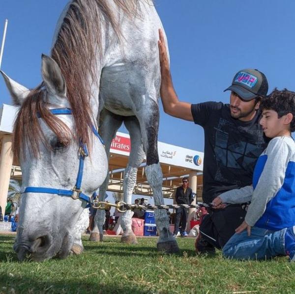 Hibir ey ona yasak blge olmadndan hayatn dolu dolu yayor.