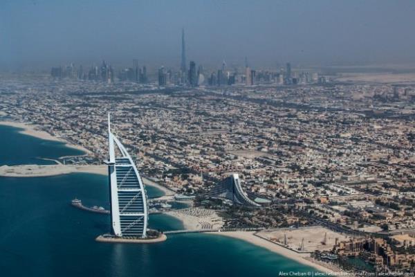 Dubai'nin simgesi saylan ve "Yelken Otel" diye de adlandrlan Burj Al Arab, 7 yldzl bir lks ve teknoloji harikas.