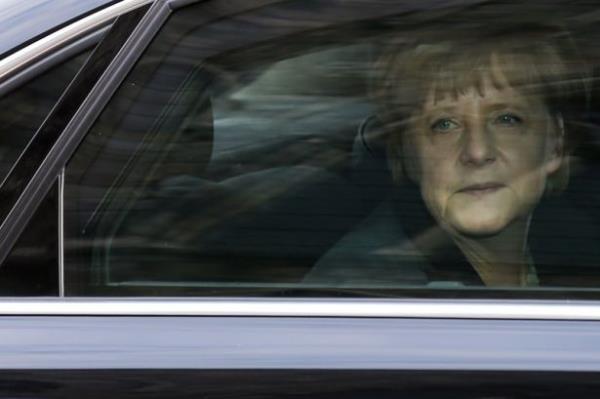 Almanya babakan Merkel 1. Dnya Sava'nn 100 yl anma trenine giderken