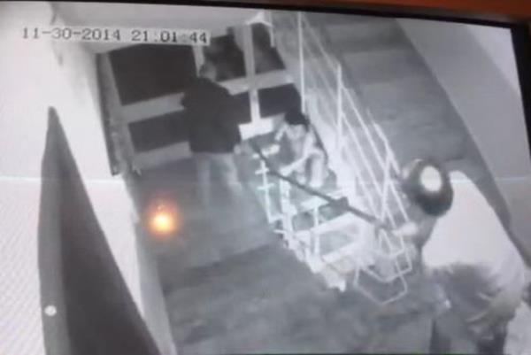 ama damadn dt kt mali durumdan kurtulmas iin kzm 400-500 bin lira paray bulmak iin evlerini satarak karlamaya alt.