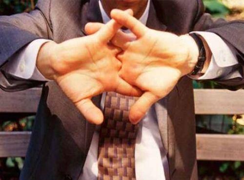 Birincisinin gaz kabarcklarnn patlamas olduu biliniyor. kinci sesin ise kapsln uzama snrna vardnda kt sanlyor.