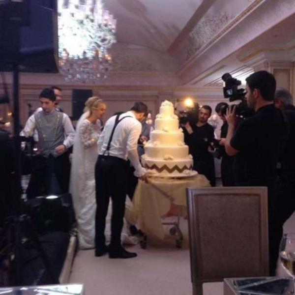 Haziran aynda evlenen Ece Erken-Serkan Uar ifti, merakla beklenen dnlerini yapt.