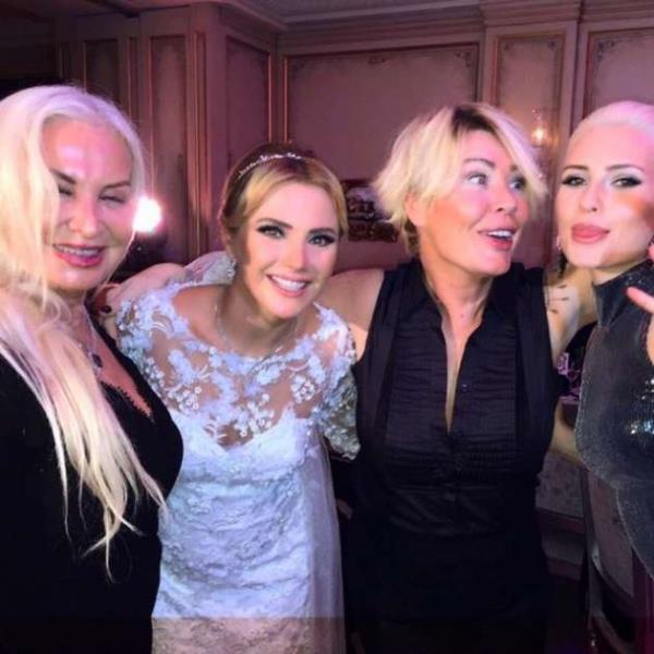 Aralarndaki buzlar erittikleri her hallerinden belliydi.