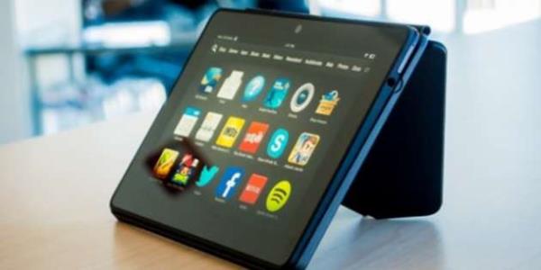 Kindle Fire tabletler her ne kadar lkemizde satlmyor olsa da, Android tarafndaki en popler tabletler arasnda yer alr. Amazon'un Kindle Fire serisini nmzdeki yl da devam ettirecek olmasn tahmin etmek pek de zor deil. Tantlacak tablet serisinde Amazon'un bu defa 12-in ekran boyutuna srama yapmas srpriz olmayacaktr. irket ayrca tablet rnlerde Android 5.0 tabanl zelletirilmi arayz kullanmn srdrecektir.