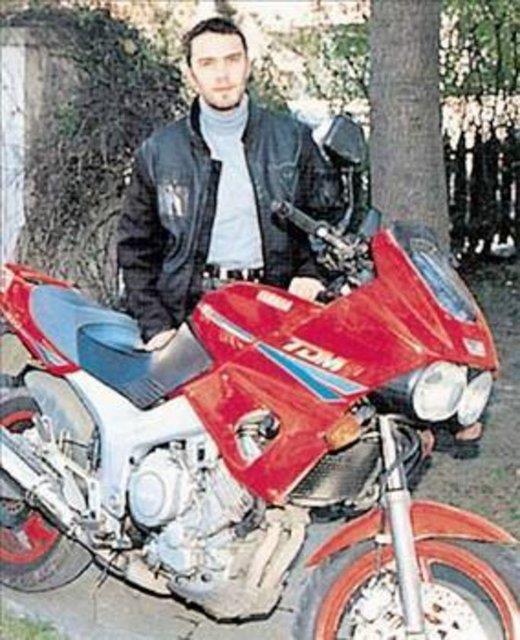 <p>Uzay Hepar</p>    Trk pop mziinin harika ocuu, ok sevdii motosikletiyle geirdii trafik kazas sonucunda ldnde sadece 26 yandayd.