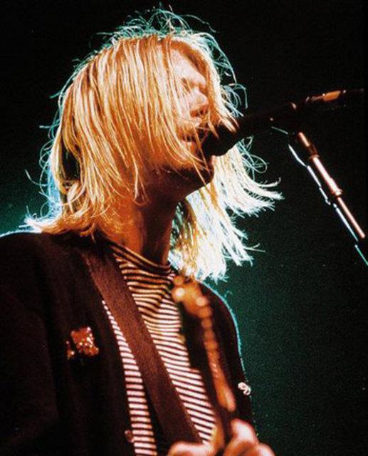 Nirvana'nn solisti Kurt Cobain 27 yanda ld.