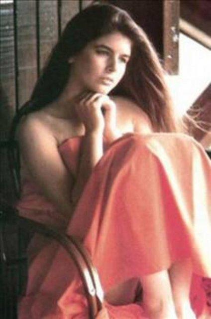 <p>Derya Arba (1968-2003)</p>    Eski Trkiye gzeli bir annenin ve ABD'li bir babann ocuu olarak dnyaya gelen nl sinema yldz, dedesinin lmnden alt gn sonra, kalp krizi sonucu 35 yanda hayatn kaybetti.