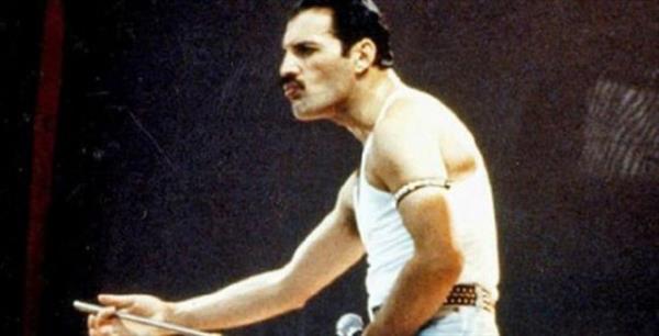 Queen'in yaramaz ocuu Freddie Mercury AIDS'in yol at komplikasyonlarn sonucu ld...