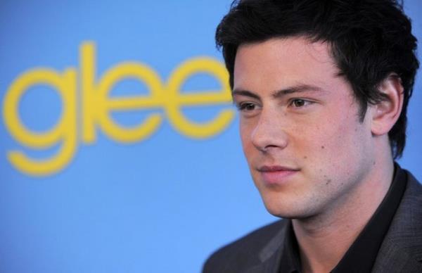 ABD'de Fox kanalnda yaynlanan Trkiye'de de ok sevilen Glee dizisinin yldz Cory Monteith, Kanada'da bir otel odasnda l bulundu. Gen oyuncunun lm haberi hayrann adeta oka soktu...