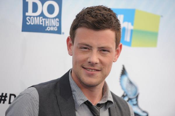 Finn Hudson rolyle Monteith, 2011'de gen izleyicilerin oylaryla seilen Teen Choice dllerinde en iyi komedi aktr dlne layk grlrken...  <p>Glee ekibine de 2010'da Ekran Aktrleri Birlii'nce en iyi kadro dl verilmiti...</p>