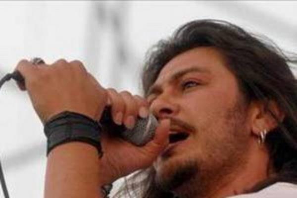 Tam hayallerini gerekletirmeye yaklamken bir trafik kazasnn kurban oldu. Akarsu ldnde henz 28 yandayd...