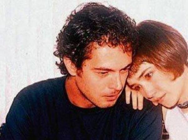 <p>smail Hakk Sunat (1966- 2004)</p>    Devlet Tiyatrosu sanats, yksek sesle mzik dinleyen komusunu uyarmas sonucu kan tartmada silahla vurularak ldrld. 38 yanda hayata veda eden sanat "gelecein tiyatro umutlarndan biri" olarak gsteriliyordu.