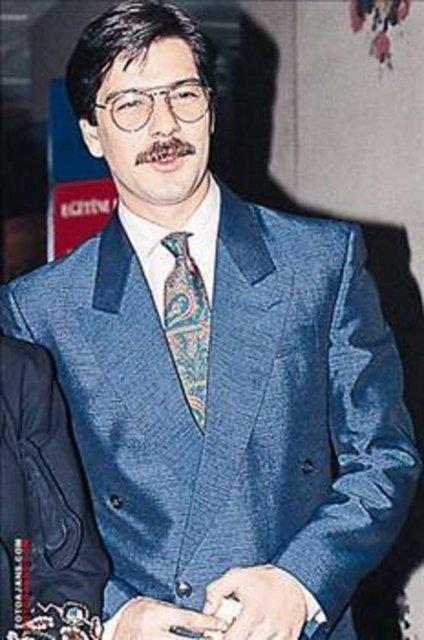 <p>Ylmaz Zafer (1956-1995)</p>    Perihan Sava'la evli olan Trk sinemasnn nl aktr Ylmaz Zafer geirdii kalp krizi sonucu 39 yanda ld.