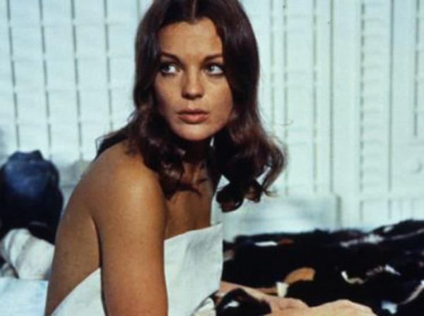 Alman aktrist Romy Schneider olunun lmnn ardndan evinde l olarak bulundu...