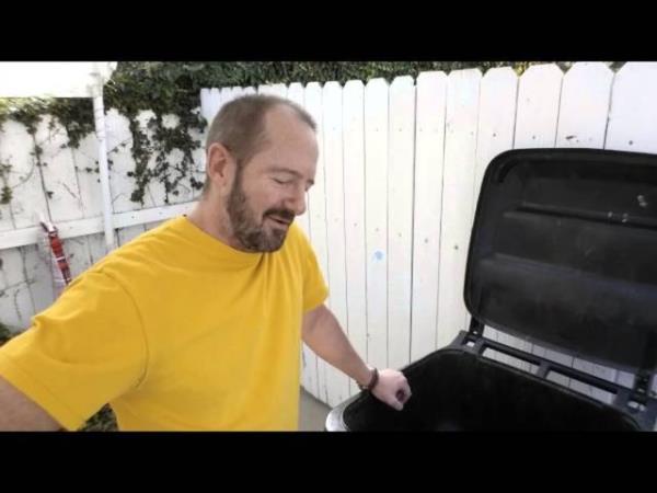 Deneyinin adna 'Her Gn 10 Kola' adn veren George Prior, deneyinin adndan da anlalaca gibi 1 ay boyunca her gn 10 kutu kola iti.