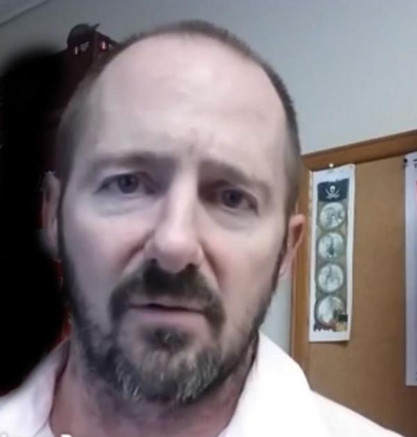 3 beyazdan uzak durmamz iin herkes seferber olmu durumda. Fakat bu adam grdklerinin tam tersini uyguluyor!