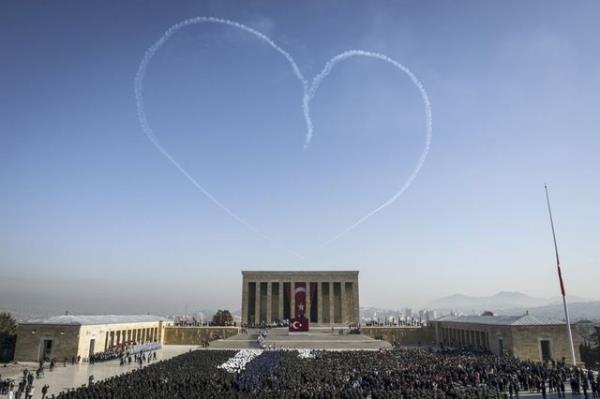 10 Kasm Atatrk? Anma ve Atatrk Haftas kapsamnda Trk Yldzlar, Antkabir zerinde kalp izdi. 10.11.2014
