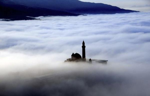 Ar'nn Doubayazt ilesinde etkili olan sis, ileye 5 kilometre uzaklktaki tarihi shakpaa Saray evresinde gzel grntler oluturdu. 20.11.2014