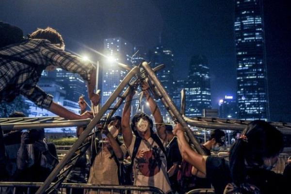 in'in, zel ynetim blgesi Hong Kong'ta demokratik reformlara izin vermemesi zerine kan olaylar sonras "Occupy Hong Kong" hareketinin kentin merkezinde hkmet binalarnn nnde demokrasi yanls gsteriler yapld. 14.10.2014