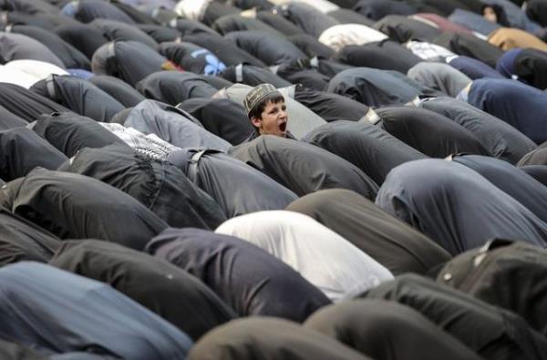 Muharrem Ay'nn gelmesiyle birlikte, Hazreti Muhammed'in torunu Hazreti Hseyin ile Ehl-i Beyt ve arkadalarnn ehit edildii Irak'n Kerbela kentinde Muharrem ay etkinlikleri yapld. 2.11.2014