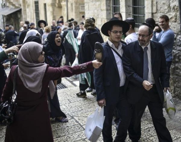 srail polisinin Mslmanlarn Mescid-i Aksa'ya giriini kstlayp, Yahudi yerleimcilerin avluya geiine izin vermesi gerginlie neden oldu. 15.10.2014