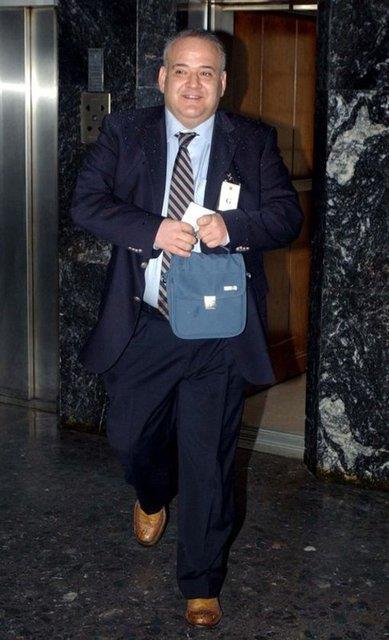 Ahmet akar: imdi ben bu hakemin yapt hataya normal bir vatanda gzyle baksam...   <br>Hakan Can: Sen normal bir vatanda deilsin ama hocam... </br>  Ahmet akar: Deilim tabii; ben anasnn gzym!