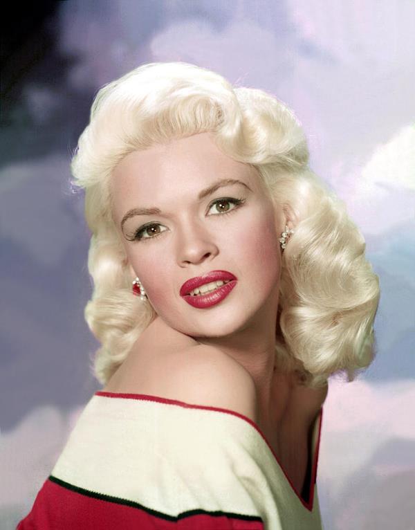 <br><b>Jayne Mansfield</b></br>  IQ: 149. Jayne Mansfield ABD'li sinema oyuncusu. Gerek ad Vera Jayne Palmer. Sarn Marilyn Monroe'ya rakip olmaya aday gsterilmitir. Frank Tashlin, 1957 ylnda evirdii "The Girl Can't Help It" (Dnya Gzeli) ve "Will Success Spoil Rock Hunter" filmlerinde Amerikan tketim dnyasnn arlklarn aa karmak iin onun iri gsleriyle belirginleen bedensel zelliklerini kullanmtr. lmne yol aan araba kazas iin de farkl yorumlar yaplm, yaarken olduu gibi acmaszca smrlmeye devam etmitir.