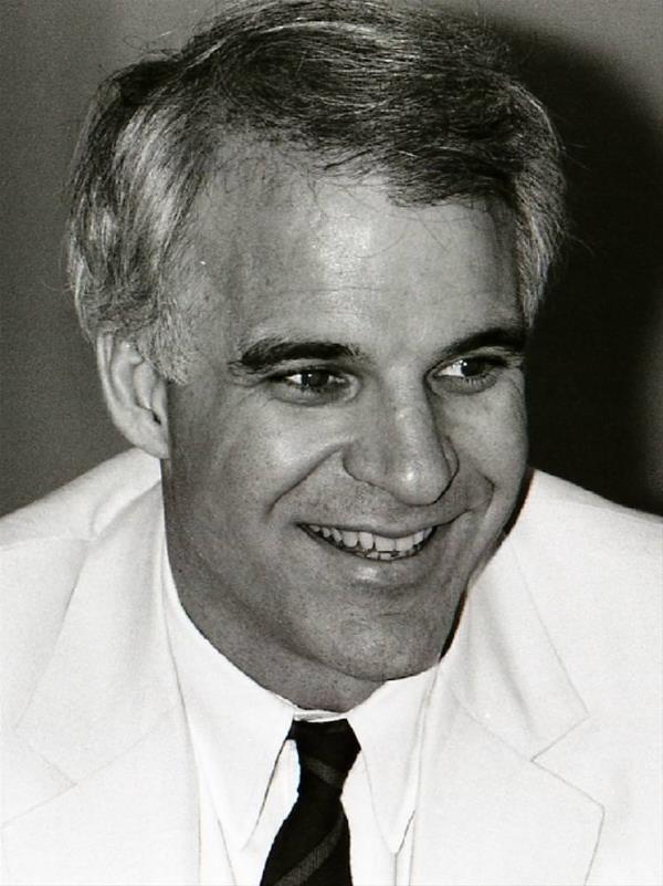 <br><b>Steve Martin</b></br>  IQ: 142. Steve Martin, ABD'li komedyen, yazar, yapmc, aktr, mzisyen ve kompozitr.
