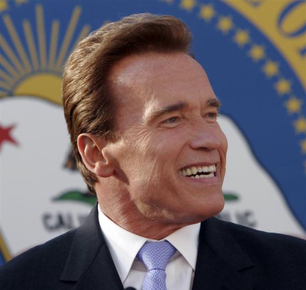 <br><b>Arnold Schwarzenegger</b></br>  IQ: 135. Arnold Schwarzenegger, Avusturya asll ABD'li sinema oyuncusu, sporcu ve siyasetidir. 17 Kasm 2003'den bu yana ABD'nin Kaliforniya eyaletinin 38. valisi olarak grev yapmaktadr.