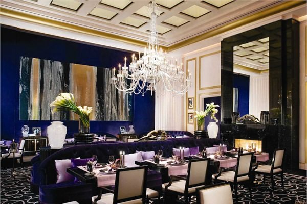 Ailenizi gzel bir restoranda yemee karmak.