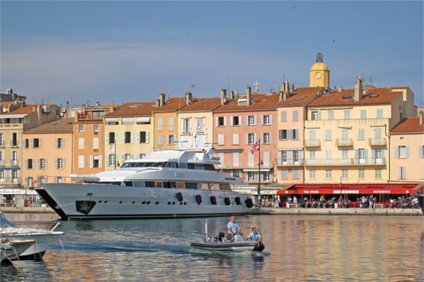 Monako ya da St. Tropez'de yat gezisine kmak.