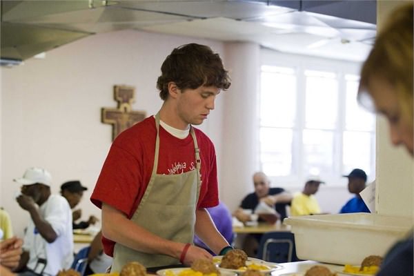 Bakalarna yardm etmek iin gnll ilerde almak.