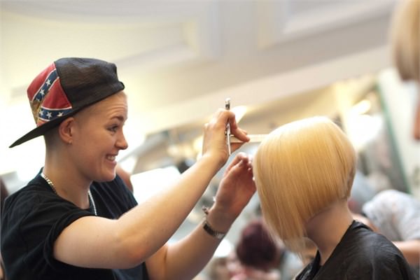 Bir kere de olsa sanz ya da grnnzde radikal deiiklie gitmek.