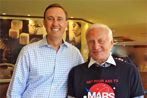 Bir kahramanla tanmak, Mars'a giden astronotlar bunlardan biri olabilir.