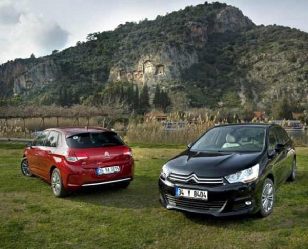 <p><b>Citroen </b></p>  Citroen'nin binek modelleri 20 bin TL'lik kredi kullanmnda 20 ay %0 faiz seenei veya snrsz tutar ve vadede %0,69 faizli kredi avantaj ile Aralk ay boyunca Citroen bayilerinde? Ylsonuna zel kampanya kapsamnda C-Elysee'in 1.6 HDi Exclusive versiyonu cazip fiyat avantajlar ile sata sunuluyor.