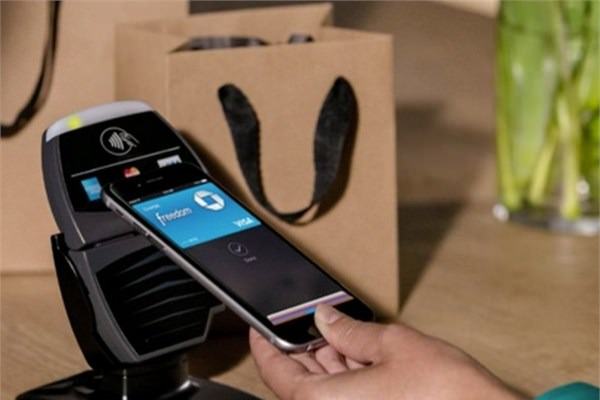 <br><b>Apple Pay</b></br>  Apple'n deme sistemi bu yl kredi kartlarnn ileride kullanlmaz hale gelebileceinin ilk iaretini verdi.
