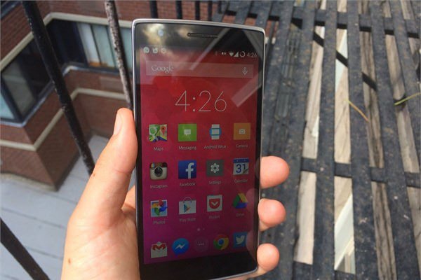 <br><b>OnePlus One</b></br>  Sadece 300 dolara alnabilen telefon, Android sistemini kullanan en iyi telefonlardan biri olarak gsterildi ve iyi telefonun az paraya satn alnabileceini gsterdi.