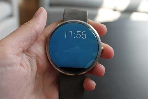 <br><b>The Moto 360</b></br>  Motorola'nn akll saati bu alanda retilen teknolojik rnlerin ayn zamanda k olabileceini gsterdi.
