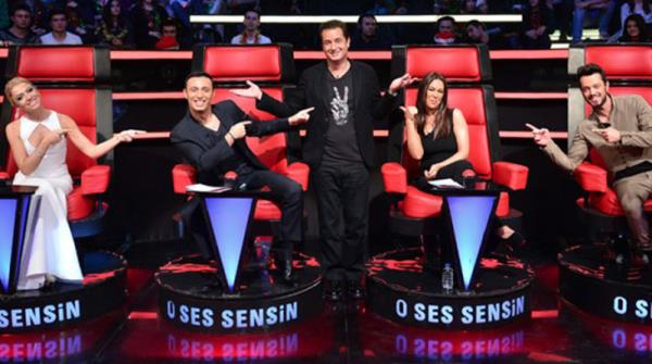 te yandan Acun Ilcal'nn sunuculuunu stlendii Yetenek Sizsiniz'in jrisi de deiti...