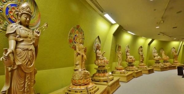 Asansr ile st tarafa klr.