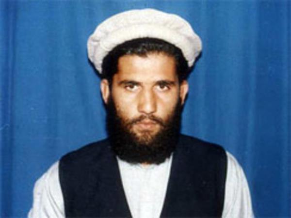 KASIM 2002: Afgan pheli Gl Rahman, Afganistan'da Salt Pit ad verilen ikencehanede, souk havada rlplak beton stnde tutulduu iin hipothermiden (ar s kayb) ld.