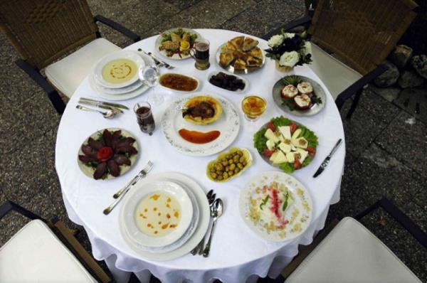 Faydal enzimler uyarlyor Oru tutarken zellikle yalarn yklmasyla ilgili enzim sistemleri adeta antrenman yaparm gibi uyarlmakta bylece daha hzl ya ykm yapabilecek hale gelmekte. Enzimlerin, bu aktif ve uyarlm hali oru bittikten sonra da bir sre daha devam edebilmektedir.