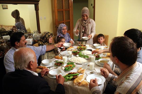 Hipertansiyon ve bbrek fonksiyonlarn dzenler Oru esnasnda bbrekler su kaybn nleyebilmek iin tm gcyle alr. Bylece bu fonksiyonlar daha diri kalr. Ayn zamanda vcuttan tuz atlm devam eder. Bu da tansiyon kontroln kolaylatracaktr. Tuz ve su kstlamas, tansiyonu en kuvvetli ekilde dzelten ve bazen ila kullanma ihtiyacn ortadan kaldran yntem.